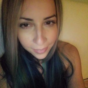 Meet your Posher, Dania